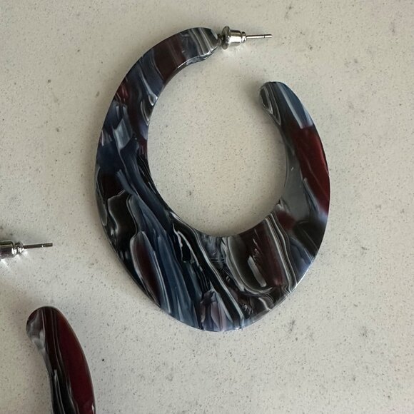 Abstract Resin Hoop Earrings In Marble Design - Picture 3 of 3